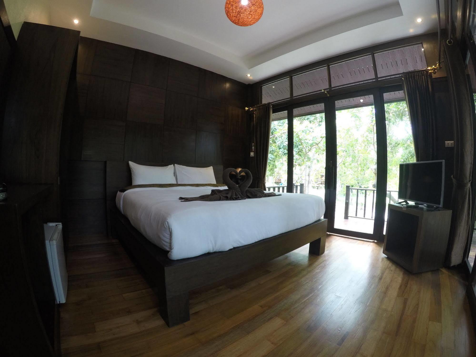 Lipe Sunset Beach Resort Buitenkant foto