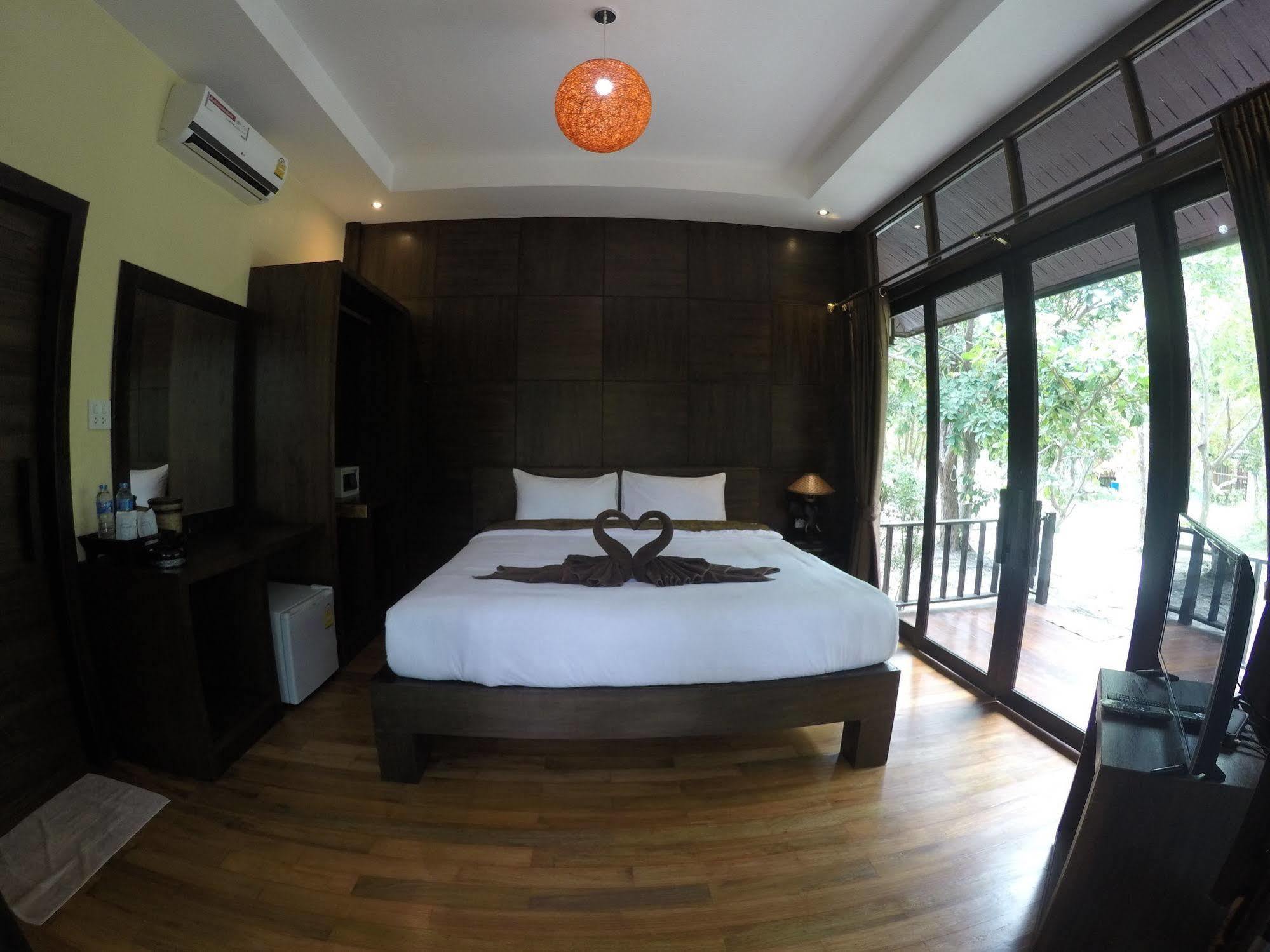Lipe Sunset Beach Resort Buitenkant foto