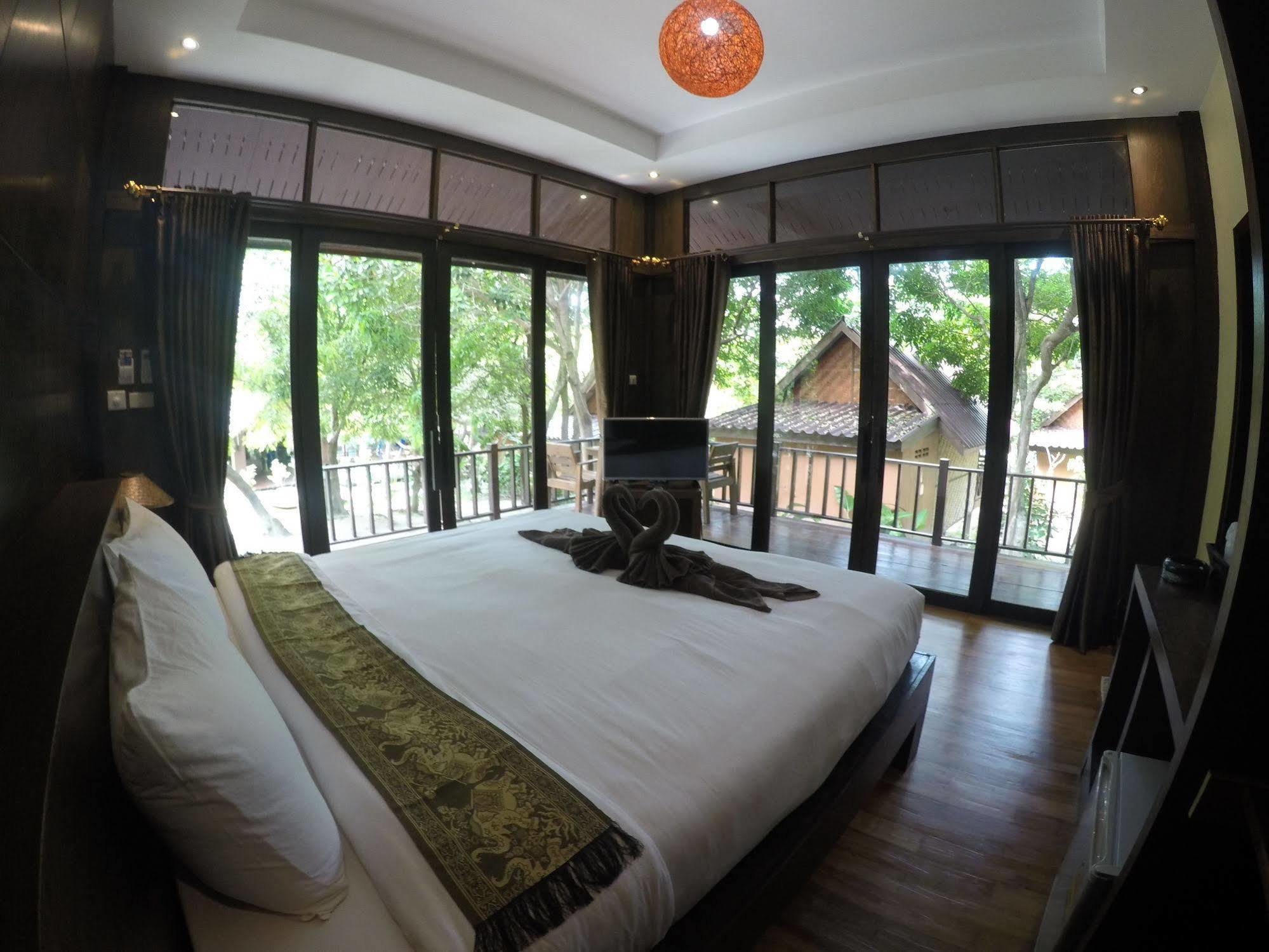 Lipe Sunset Beach Resort Buitenkant foto